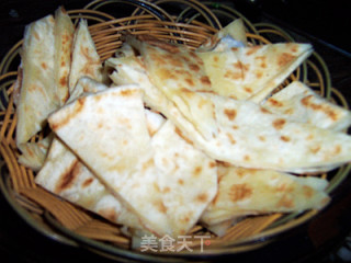 冬季养生菜--美味鱼头泡饼锅的做法步骤：3