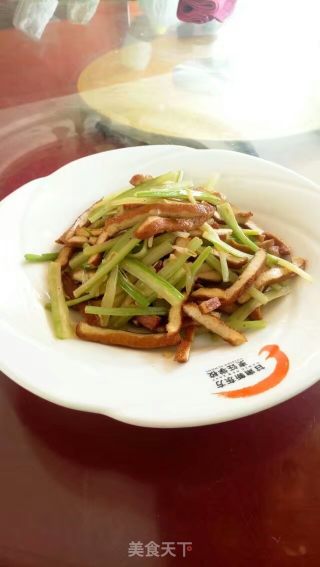 西芹炒豆干的做法