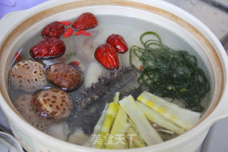 【冬季养生菜】——花菇滋补参鸡汤的做法步骤：8