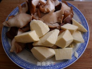 五花肉焖双冬的做法步骤：4