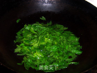 冬季养生菜---凉拌熏干芹菜叶的做法步骤：4