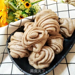 五香黑芝麻花卷的做法