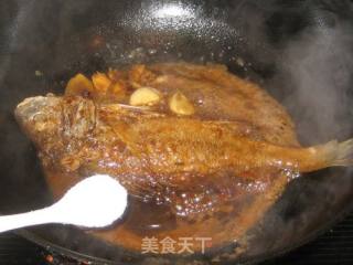 蒜子烧黄鱼的做法步骤：7