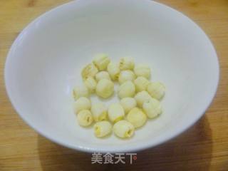 【冬季养生菜】银耳莲子薏米羹的做法步骤：2