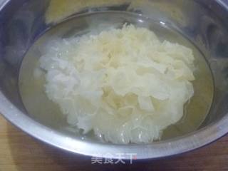 【冬季养生菜】银耳莲子薏米羹的做法步骤：4
