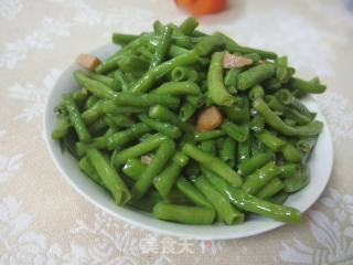 火腿肠炒豆角的做法