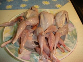 椒盐鹌鹑的做法步骤：2