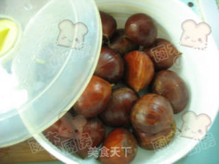 秋冬街边小吃家里做【微波蜂蜜开口栗】的做法步骤：3