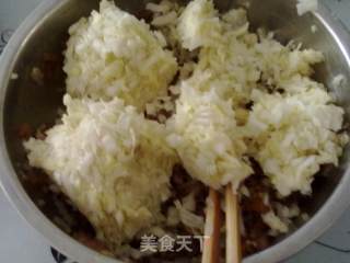 猪肉白菜粉条大蒸包的做法步骤：6