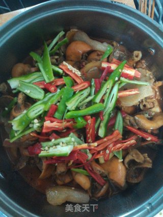 腊肉松花菌火锅