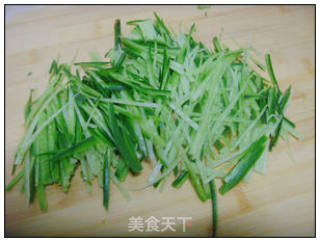 萝卜丝炒虾酱的做法步骤：2
