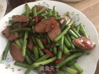 香肠炒蒜苔的做法