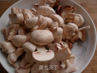 鲜蘑银耳大骨汤的做法步骤：4