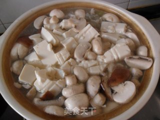 鲜蘑银耳大骨汤的做法步骤：8
