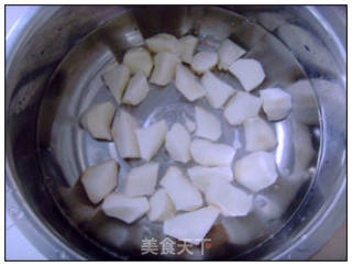 五花肉炖山药的做法步骤：1