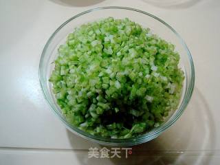 芹菜猪肉锅贴的做法步骤：1