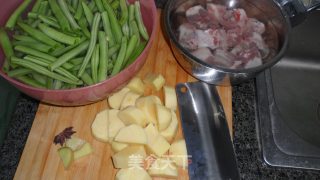家常菜——芸豆土豆炖排骨的做法步骤：1