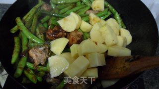 家常菜——芸豆土豆炖排骨的做法步骤：5