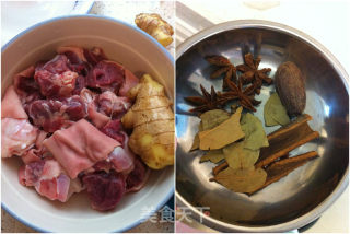 红烧带皮羊肉的做法步骤：1