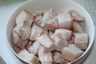 冬季能量的储备----笋干红烧肉的做法步骤：3