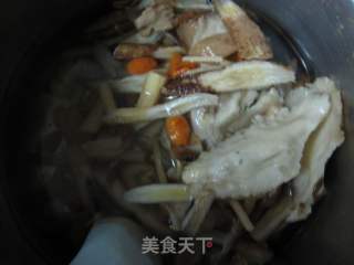 白鸽炖鱼鳔的做法步骤：4
