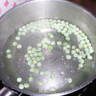 西红柿豌豆炒鸡蛋的做法步骤：3