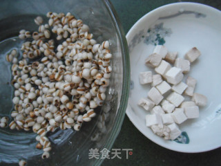 冬季养生菜-------茯苓山药骨头汤的做法步骤：2