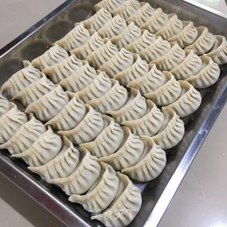 包饺子（猪肉油渣韭菜饺）的做法