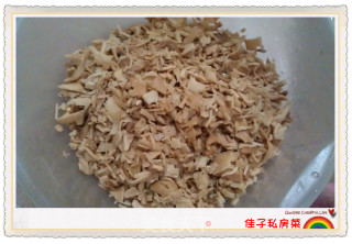 梅州的客家小吃——笋干香菇烧卖的做法步骤：3