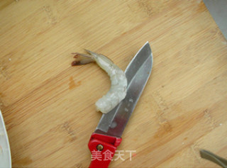 菠菜汁海鲜汤的做法步骤：1