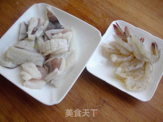 菠菜汁海鲜汤的做法步骤：2
