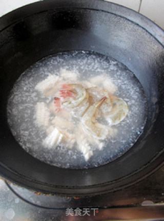 菠菜汁海鲜汤的做法步骤：4
