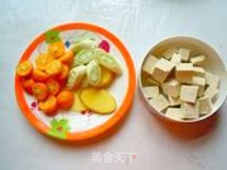 鲫鱼豆腐金橘汤的做法步骤：2