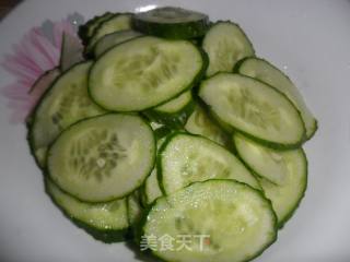 黄瓜炒鸡蛋的做法步骤：1