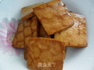 青椒炒豆腐干的做法步骤：1
