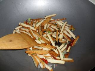 青椒炒豆腐干的做法步骤：5