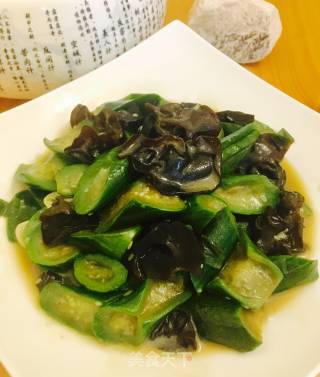 丝瓜炒木耳的做法