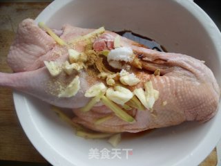 冬季养生菜---蜜汁烤鸭的做法步骤：2