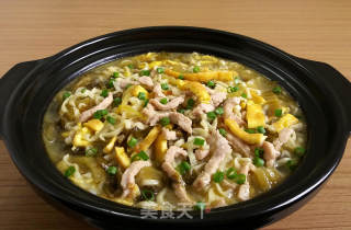 酸菜鸡蛋肉丝面的做法