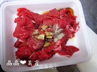 益气补虚的快手菜——酸菜炒牛肉的做法步骤：2