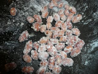 挂霜花生的做法步骤：7