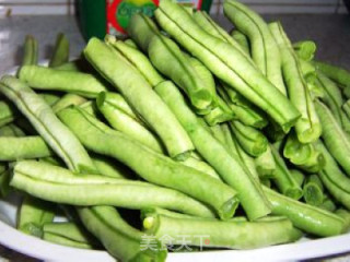 香辣干煸扁豆的做法步骤：1