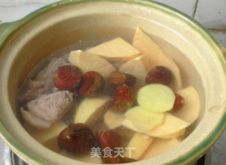 健康养生红薯栗子排骨汤的做法步骤：4