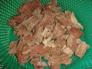 八珍牛腩煲的做法步骤：4