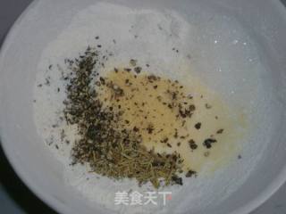 【下午茶轻松做】培根黑椒华夫饼的做法步骤：2
