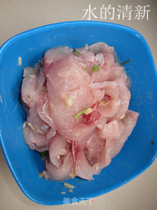豆腐金针菇焖鱼片的做法步骤：2
