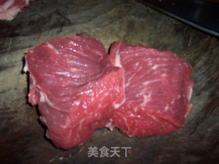 麻辣鲜美的水煮牛肉的做法步骤：1