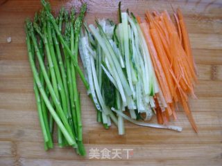 牛肉芦笋千张卷的做法步骤：3