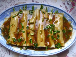 牛肉芦笋千张卷的做法步骤：13