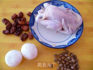 滋补莲子红枣鸡汤的做法步骤：1